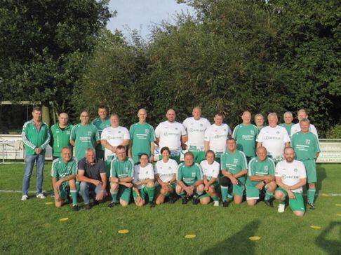 Erstes Walking-Fußball-Freundschaftsspiel in Vardingholt mit den Mannschaften von Grün-Weiß und Olympia Bocholt. 