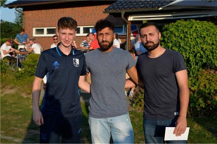 v. l. n. r.: Die Platzierungen des TW-Schießens: 3. Dario Kock (BV Borussia Bocholt), 1. Hassan Mislemani (SC 26 Bocholt) und 2. Muhsin Kurum