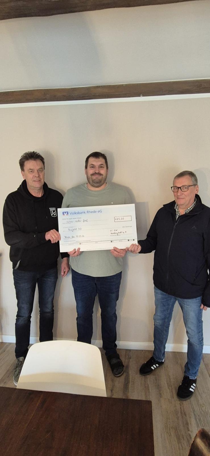 Spendenübergabe für Projekt 30